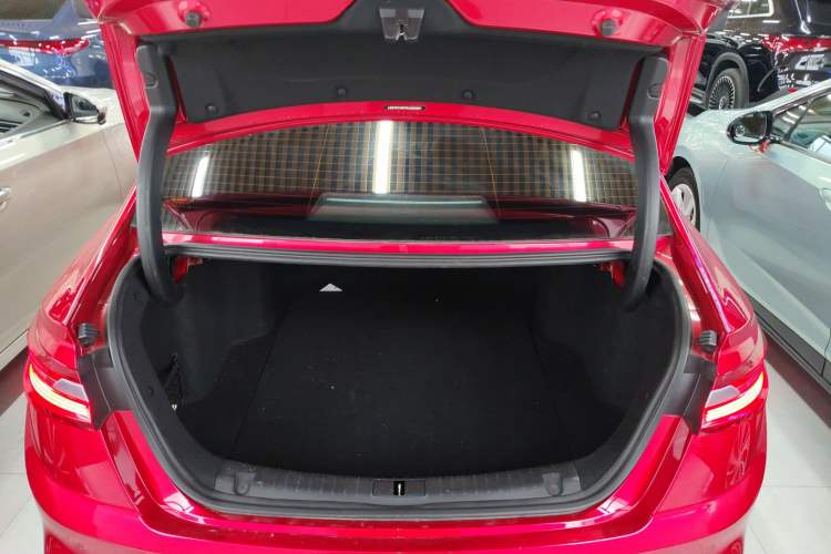 Used Geometry A 2019 High-Performance Standard Range Power Edition Trunk
