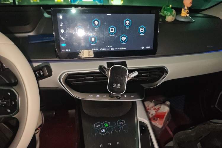 Used Geometry A 2019 High-Performance Standard Range Power Edition Audio And AC Panel