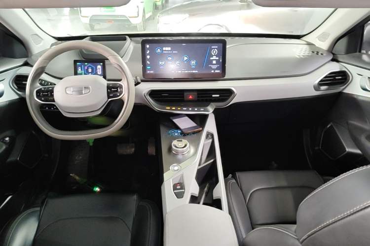Used Geometry A 2019 High-Value Standard Range Cube Edition Center Console