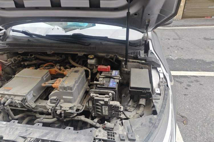 Used Geometry A 2019 High-Performance Standard Range Power Edition Engine Bay Left