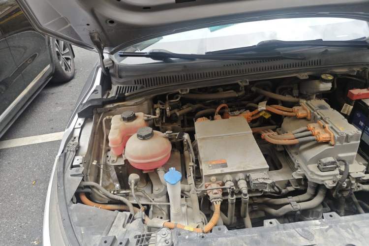 Used Geometry A 2019 High-Performance Standard Range Power Edition Engine Bay Right