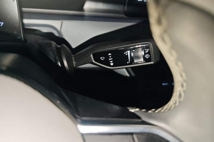 Used Geometry A 2019 High-Performance Standard Range Power Edition Gear Lever