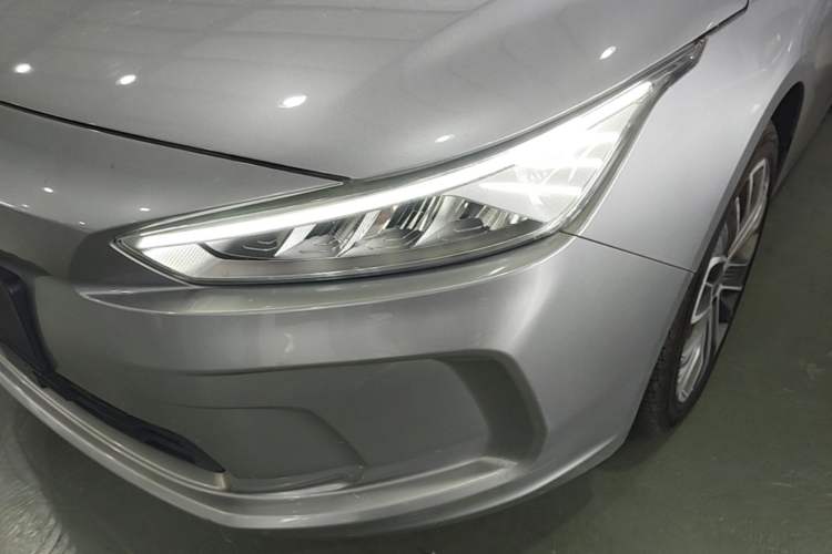 Used Geometry A 2019 High-Value Standard Range Cube Edition Left Front Headlight