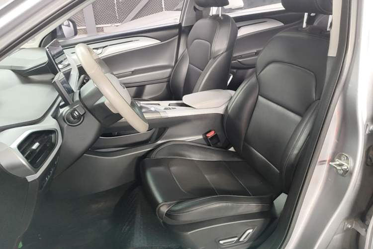 Used Geometry A 2019 High-Value Standard Range Cube Edition Left Front Seat