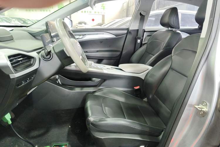 Used Geometry A 2019 High-Value Standard Range Cube Edition Left Front Seat