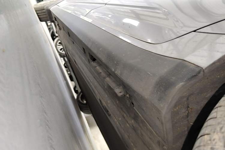 Used Geometry A 2019 High-Value Standard Range Cube Edition Left Side Sill