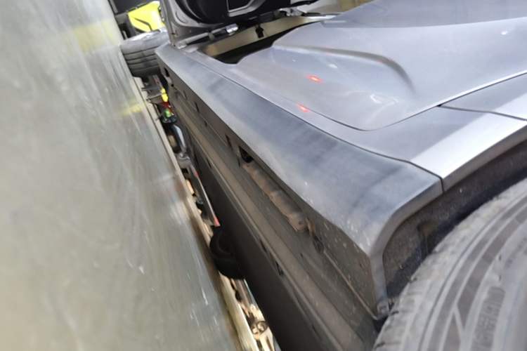 Used Geometry A 2019 High-Value Standard Range Cube Edition Left Side Sill
