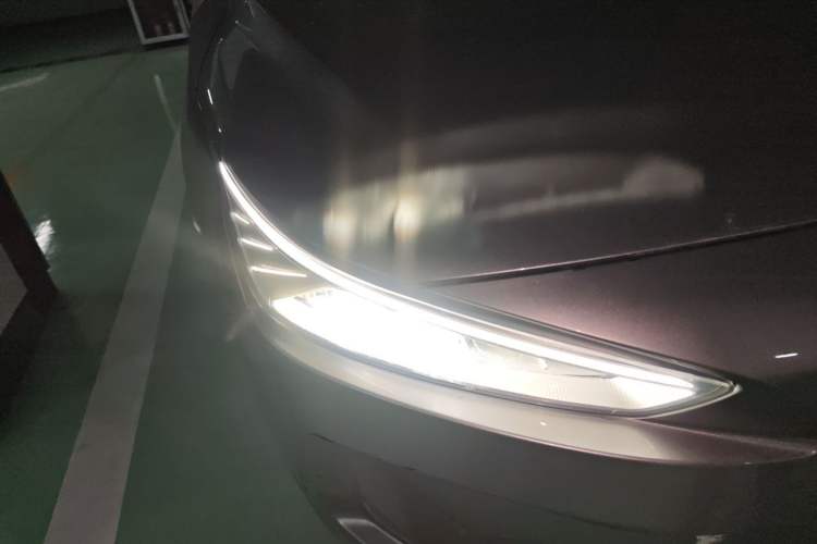 Used Geometry A 2019 High-Performance Standard Range Power Edition Right Front Headlight