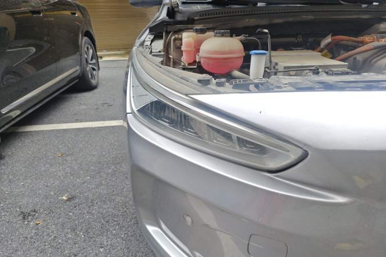 Used Geometry A 2019 High-Performance Standard Range Power Edition Right Front Headlight
