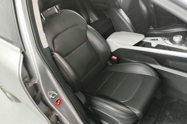Used Geometry A 2019 High-Value Standard Range Cube Edition Right Front Seat