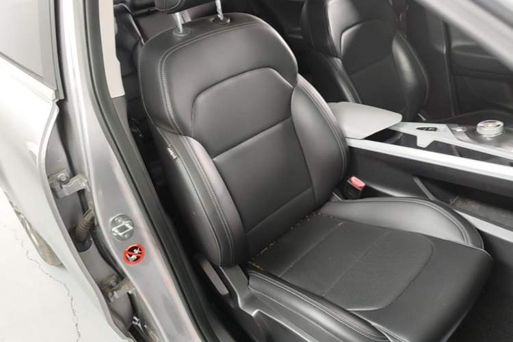 Used Geometry A 2019 High-Value Standard Range Cube Edition Right Front Seat
