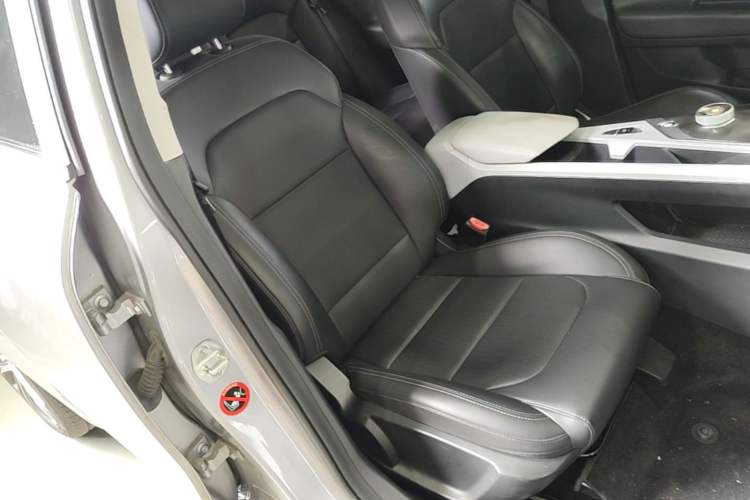 Used Geometry A 2019 High-Value Standard Range Cube Edition Right Front Seat