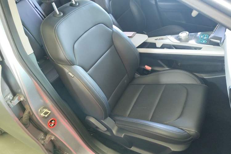 Used Geometry A 2019 High-Value Standard Range Cube Edition Right Front Seat