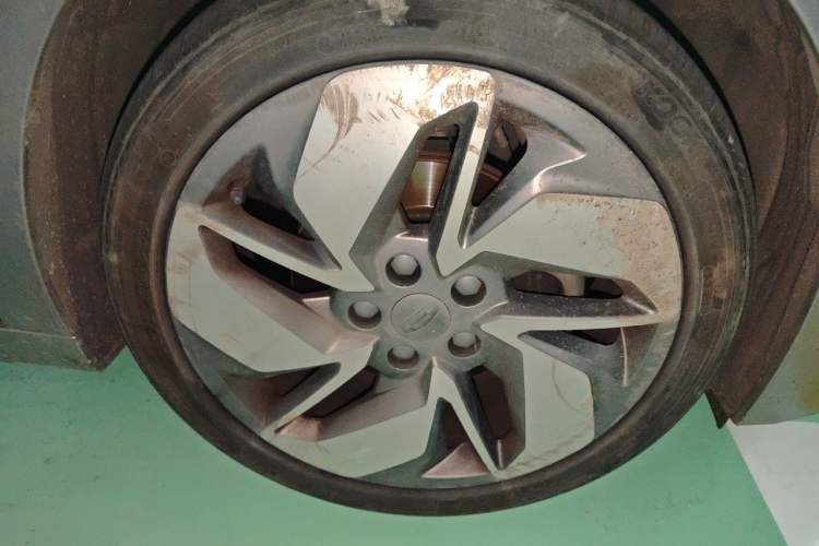 Used Geometry A 2019 High-Performance Standard Range Power Edition Right Front Wheel Hub