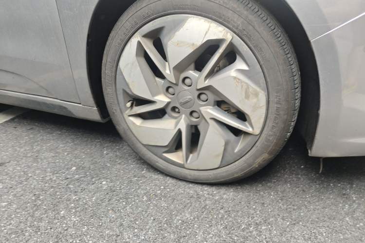Used Geometry A 2019 High-Performance Standard Range Power Edition Right Front Wheel Hub