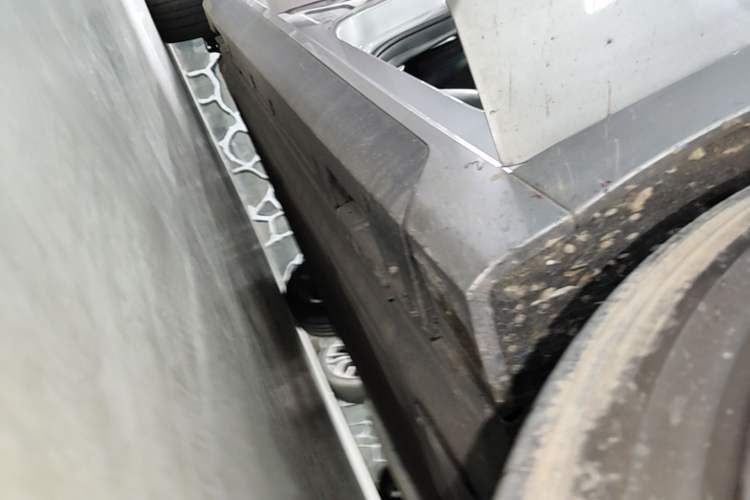 Used Geometry A 2019 High-Value Standard Range Cube Edition Right Side Sill