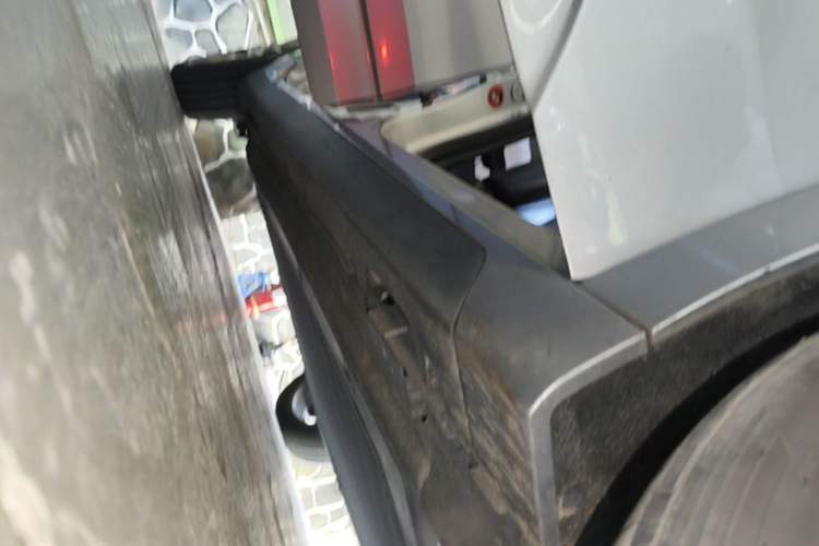 Used Geometry A 2019 High-Value Standard Range Cube Edition Right Side Sill