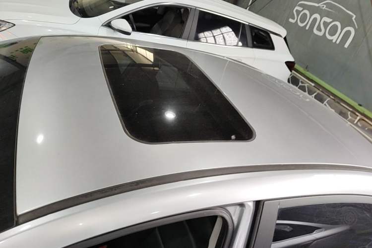 Used Geometry A 2019 High-Value Standard Range Cube Edition Roof