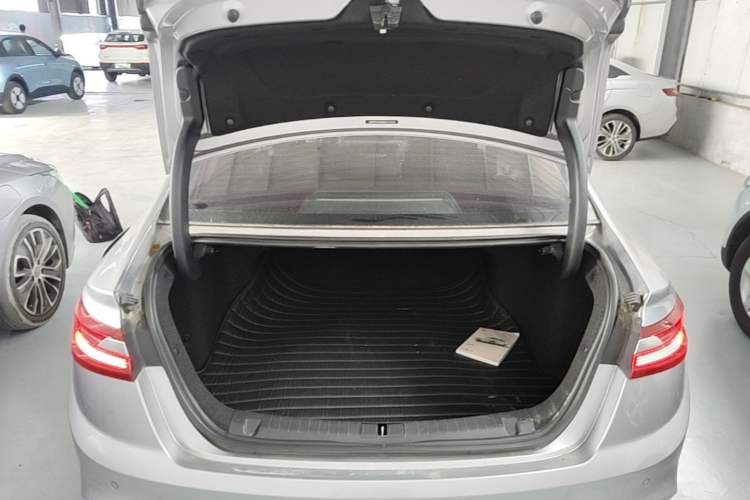 Used Geometry A 2019 High-Value Standard Range Cube Edition Trunk