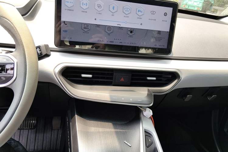 Used Geometry A 2019 High-Performance Standard Range Power Edition Audio And AC Panel