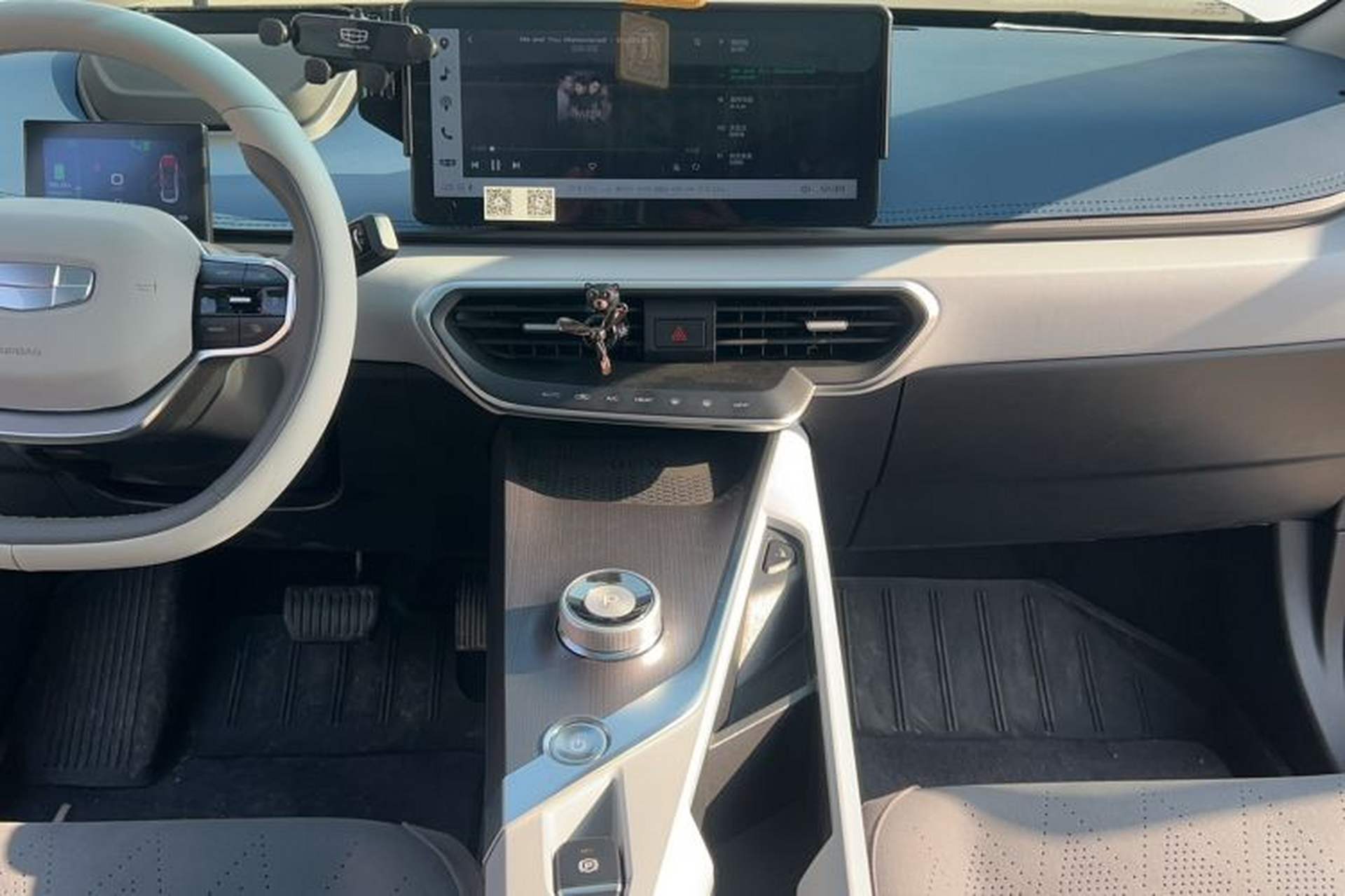 Used Geometry A 2019 High-Performance Standard Range Power Edition Audio And AC Panel