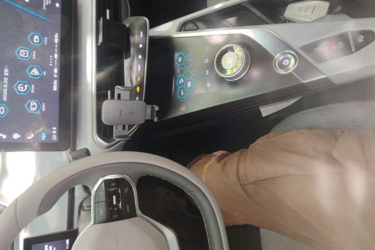Used Geometry A 2019 High-Performance Standard Range Power Edition Audio And AC Panel