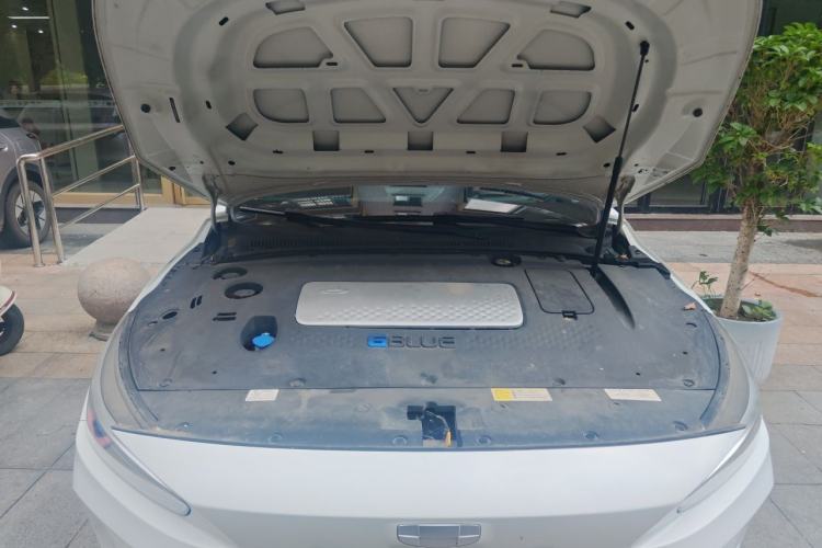 Used Geometry A 2019 High-Performance Standard Range Power Edition Engine Bay