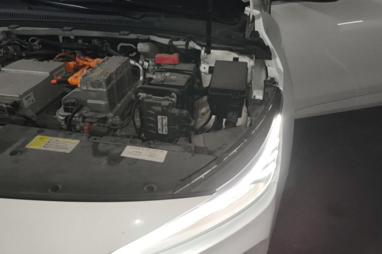 Used Geometry A 2019 High-Value Standard Range Square Edition Engine Bay Left