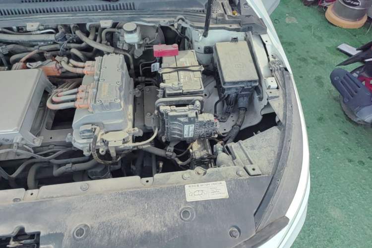 Used Geometry A 2019 High-Value Standard Range Square Edition Engine Bay Left