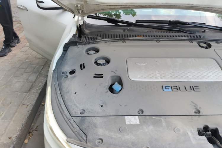 Used Geometry A 2019 High-Performance Standard Range Power Edition Engine Bay Right