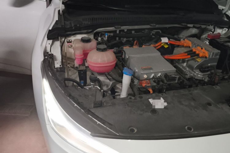 Used Geometry A 2019 High-Value Standard Range Square Edition Engine Bay Right