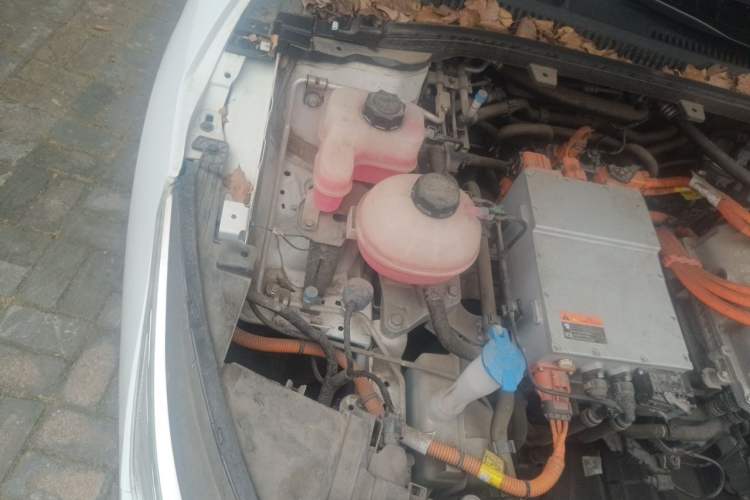 Used Geometry A 2019 High-Energy Ultra-Long Range Cube Edition Engine Bay Right