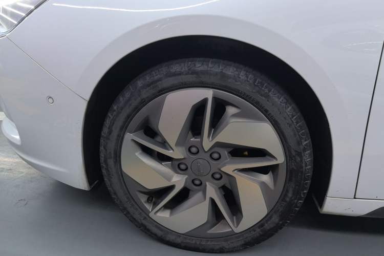 Used Geometry A 2019 High-Performance Standard Range Power Edition Exterior 7