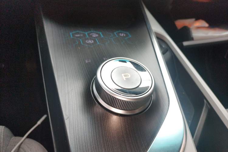 Used Geometry A 2019 High-Performance Standard Range Power Edition Gear Lever