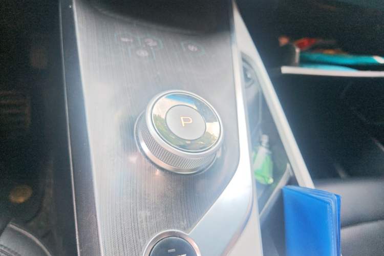 Used Geometry A 2019 High-Performance Standard Range Power Edition Gear Lever