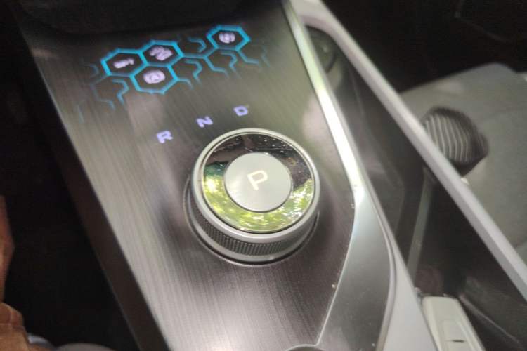 Used Geometry A 2019 High-Performance Standard Range Power Edition Gear Lever