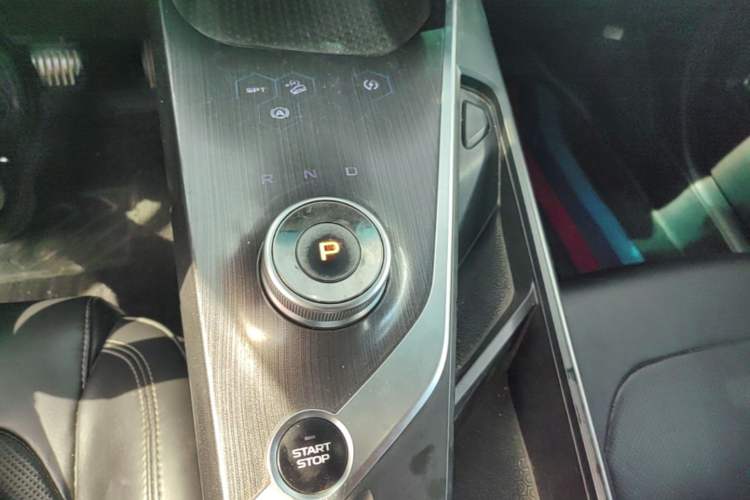 Used Geometry A 2019 High-Value Standard Range Square Edition Gear Lever