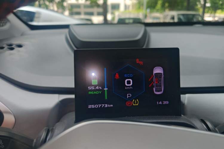 Used Geometry A 2019 High-Performance Standard Range Power Edition Instrument Cluster