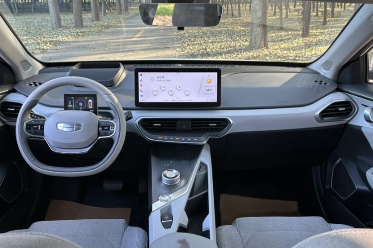 Used Geometry A 2019 High-Value Standard Range Cube Edition Interior 1