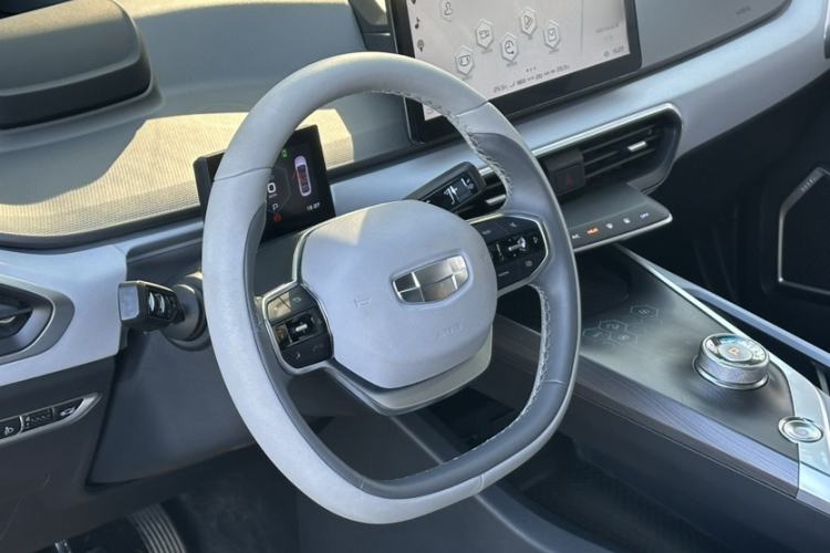 Used Geometry A 2019 High-Value Standard Range Cube Edition Interior 2