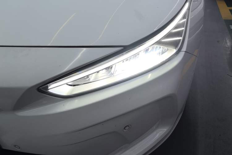 Used Geometry A 2019 High-Performance Standard Range Power Edition Left Front Headlight