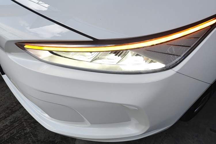 Used Geometry A 2019 Upgraded Model High-Dimensional Standard Range Cube Edition Left Front Headlight