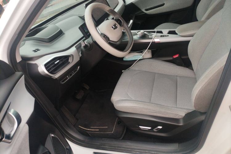 Used Geometry A 2019 High-Performance Standard Range Power Edition Left Front Seat