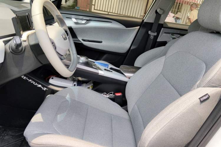Used Geometry A 2019 High-Performance Standard Range Power Edition Left Front Seat