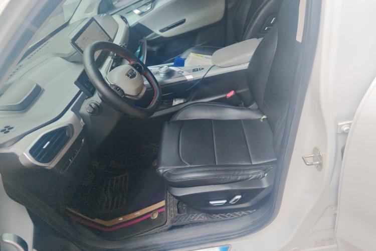 Used Geometry A 2019 High-Performance Standard Range Power Edition Left Front Seat