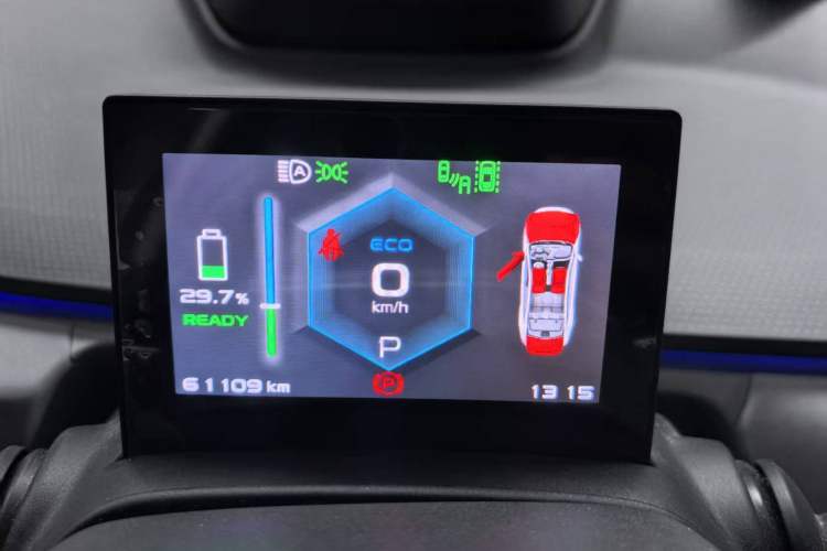 Used Geometry A 2019 High-Performance Standard Range Power Edition Odometer Close Up