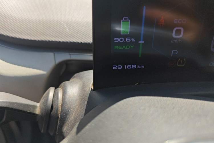 Used Geometry A 2019 High-Value Standard Range Cube Edition Odometer Close Up