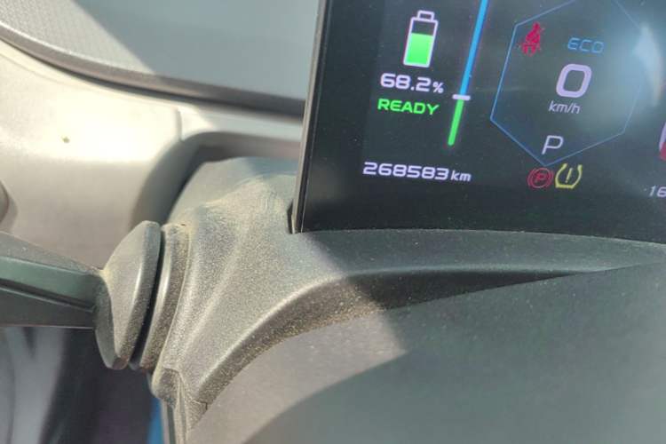 Used Geometry A 2019 High-Value Standard Range Square Edition Odometer Close Up