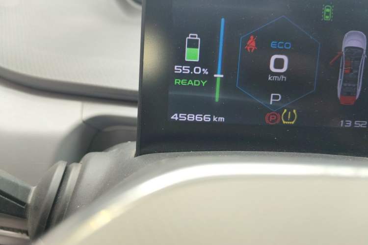 Used Geometry A 2019 Upgraded Model High-Resolution Standard Range Square Edition Odometer Close Up