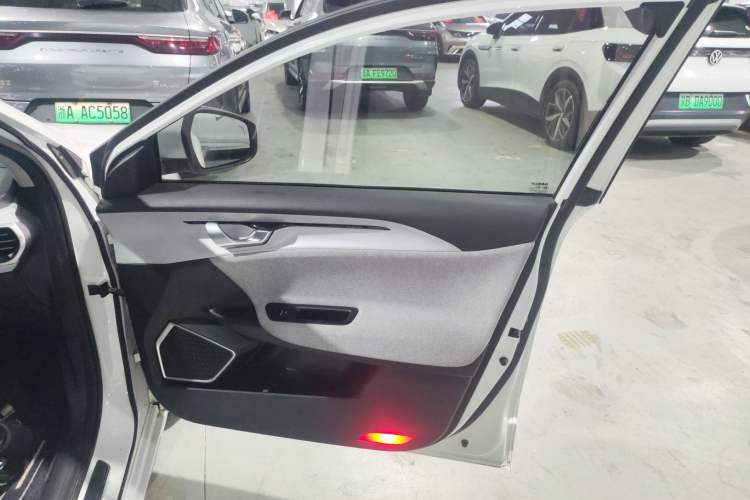Used Geometry A 2019 Upgraded Model High-Performance Standard Range Power Cube Version Right Front Door Interior
